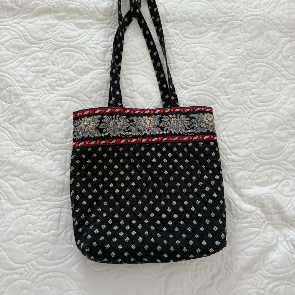 Vera Bradley Classic Quilted‎ Flower & Leaf ShoulderTote Book Bag Black EUC - Picture 2 of 9